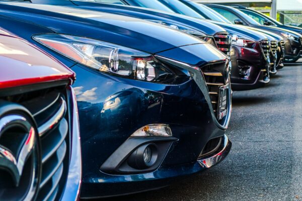 Quels sont les impacts fiscaux des choix de véhicules pour les entreprises : électrique vs. essence ?